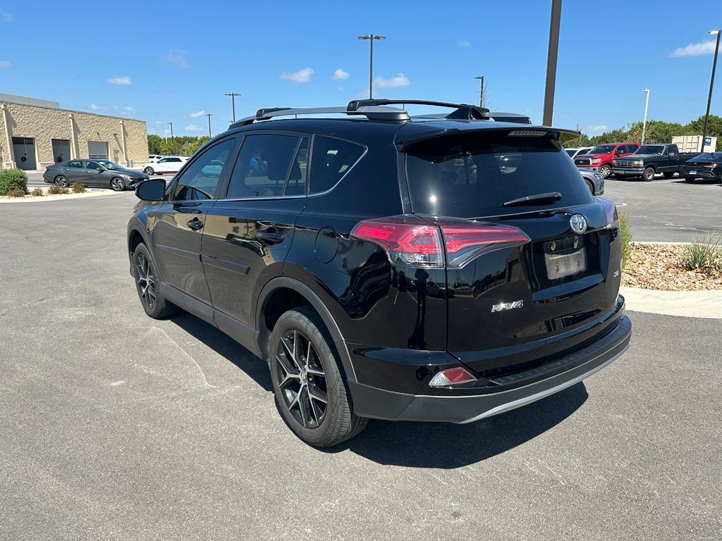 Thumbnail: 2018 Toyota RAV4 - 4