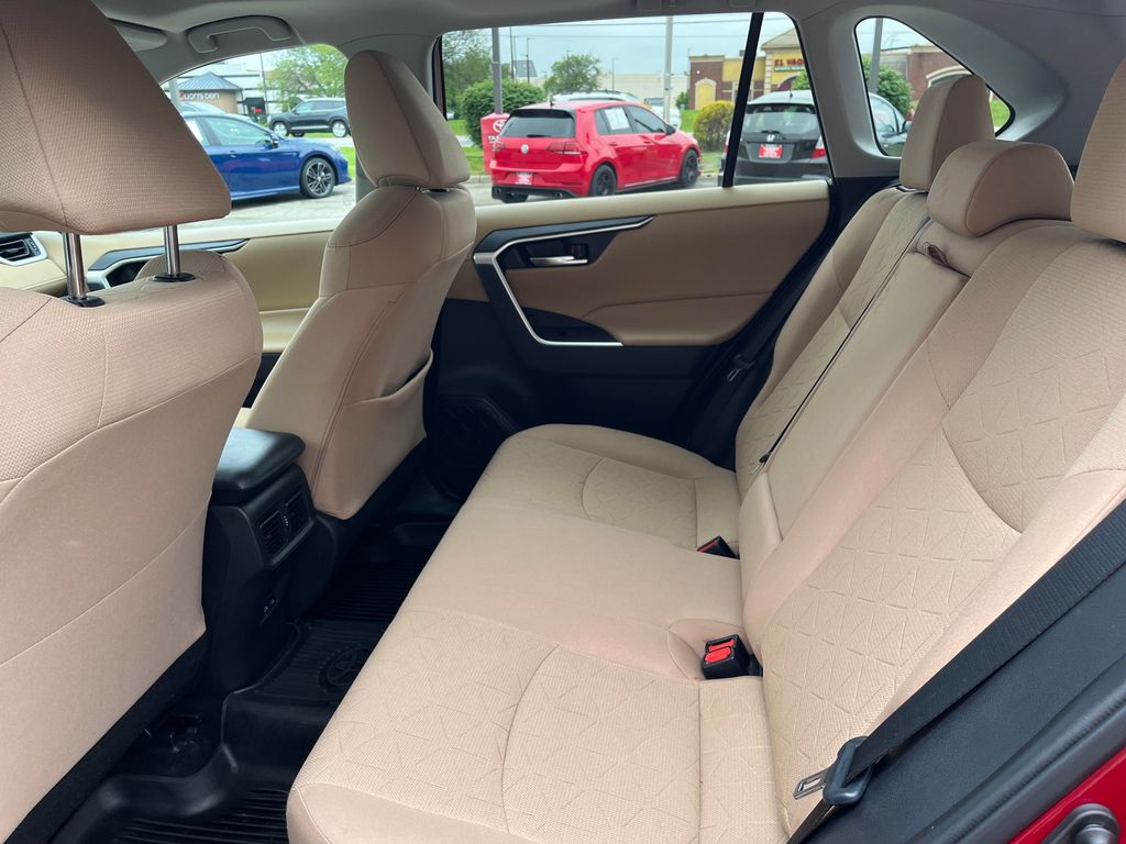 2022 Toyota RAV4 XLE photo