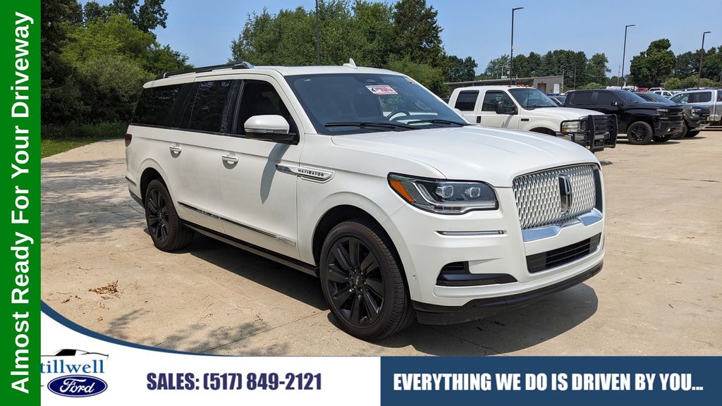 Pristine White Metallic Tri-Coat 2023 Lincoln Navigator SUV / Crossover Four-Wheel Drive Automatic