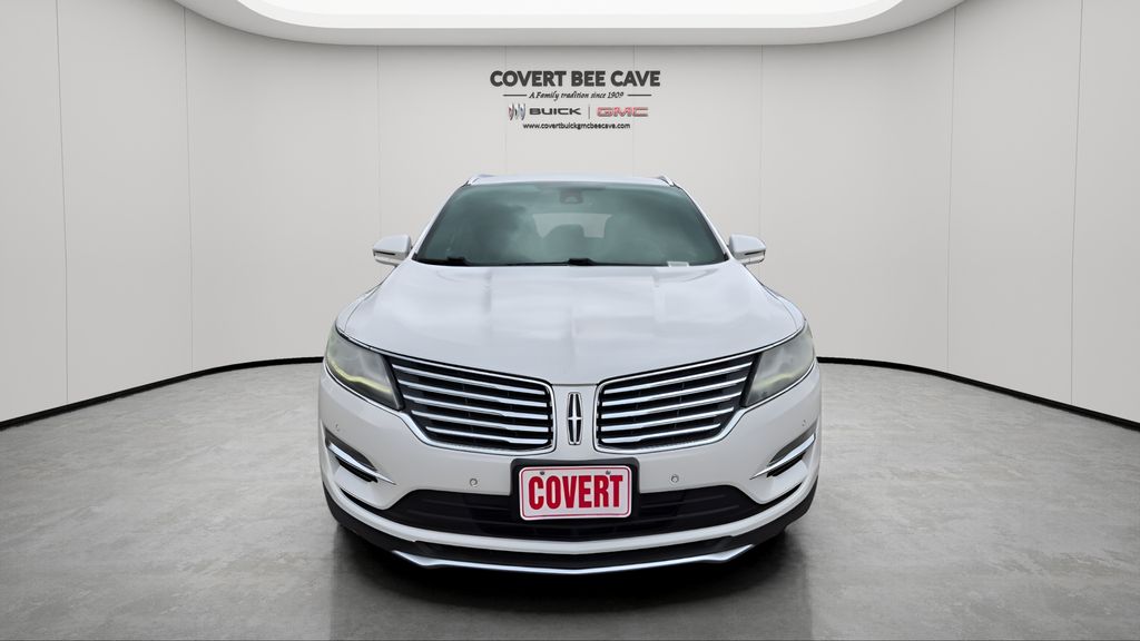 Used 2015 White Lincoln Base image 2