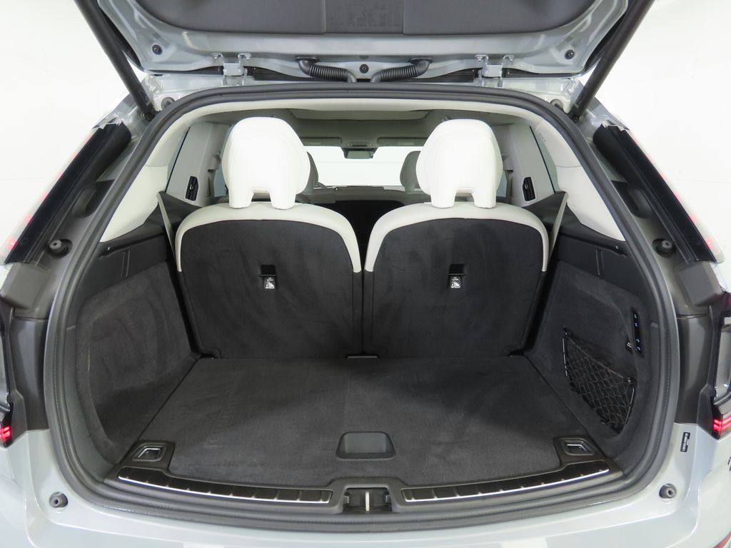2025 Volvo EX90  28