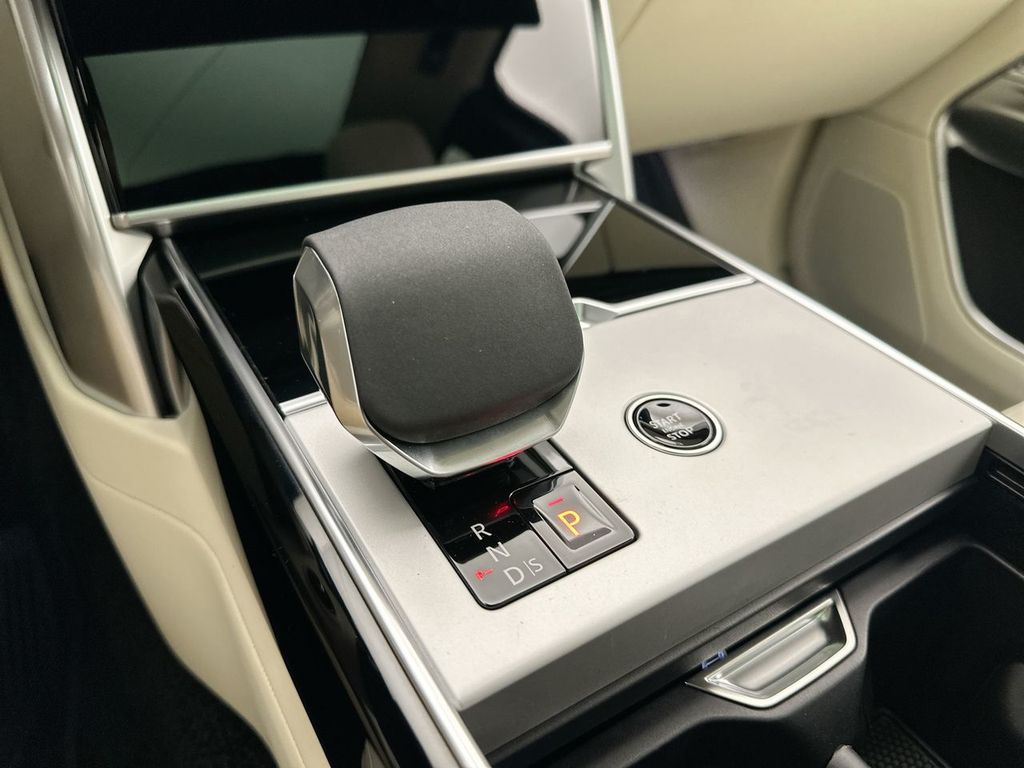 Thumbnail: 2026 Land Rover Range Rover - 12