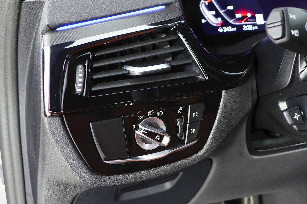 Thumbnail: 2023 BMW M5 - 32