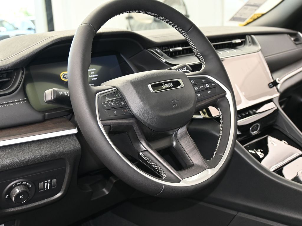 New 2026 Diamond Black Crystal Pearlcoat Jeep Limited image 14