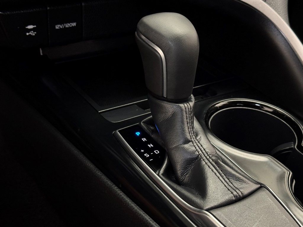 2019 Toyota Camry SE 29