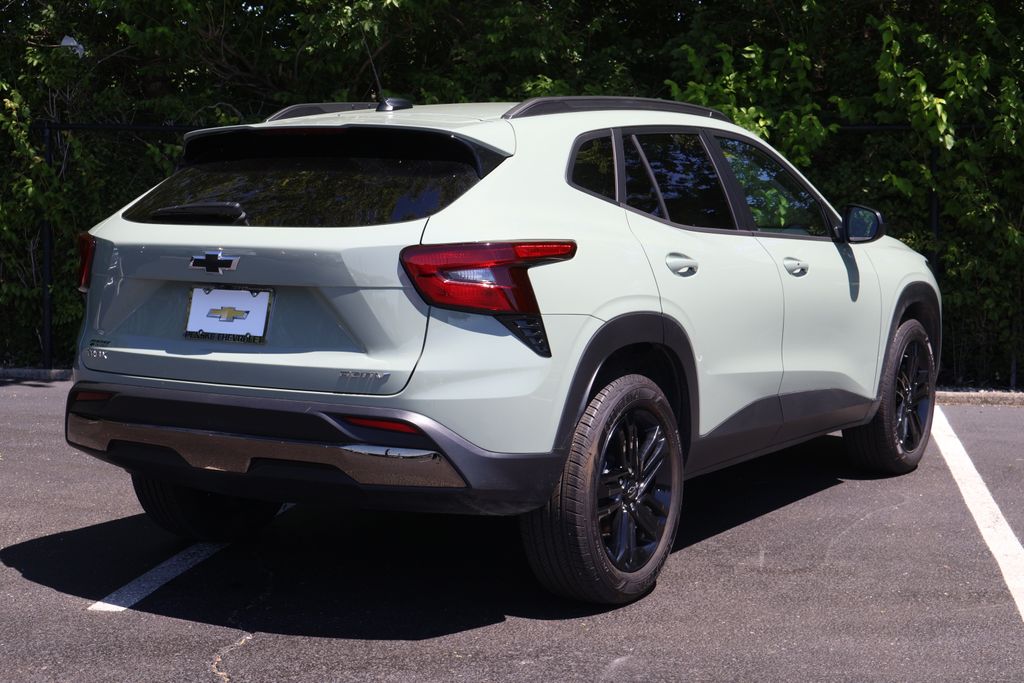 Thumbnail: 2026 Chevrolet Trax - 9