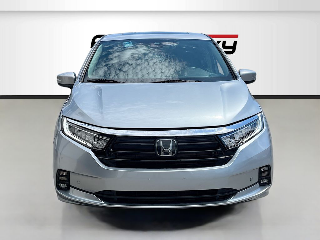 Used 2023 Silver Honda Touring image 2