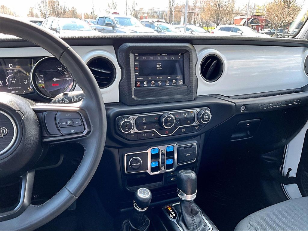 2023 Jeep Wrangler — photo 18