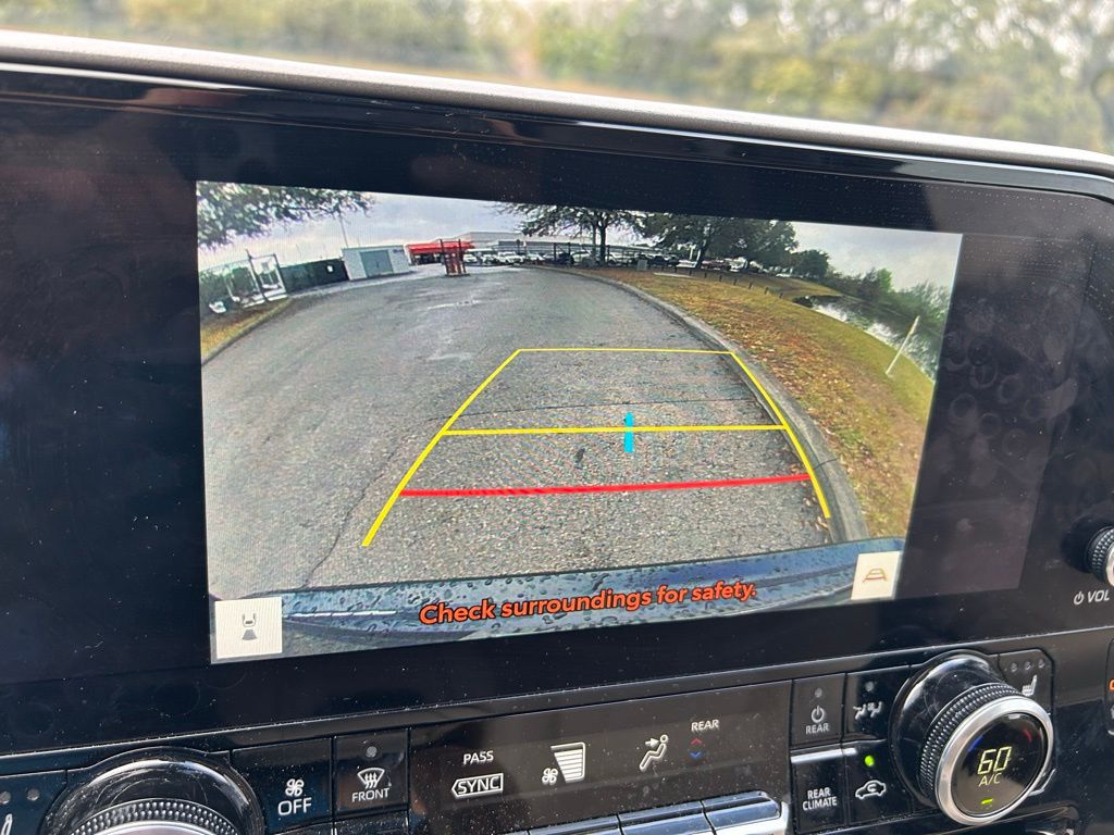 Thumbnail: 2023 Toyota Highlander - 26