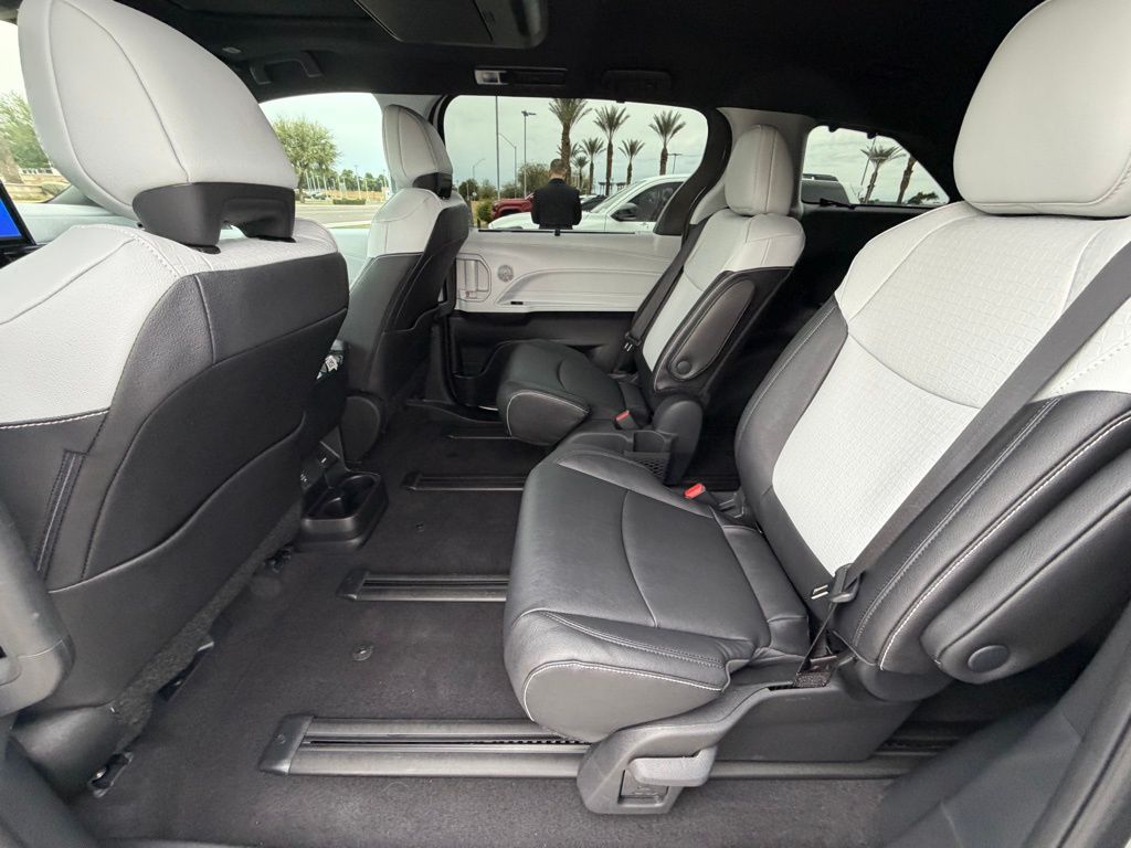 Thumbnail: 2026 Toyota Sienna - 20
