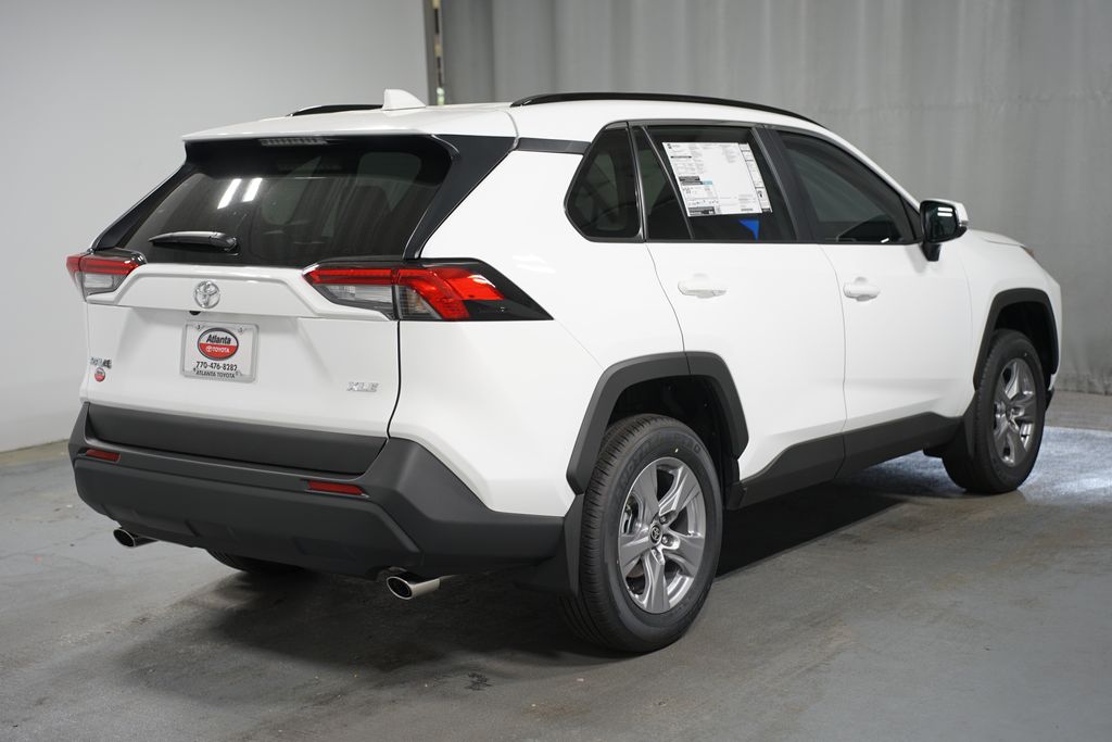 2025 Toyota RAV4 XLE 8
