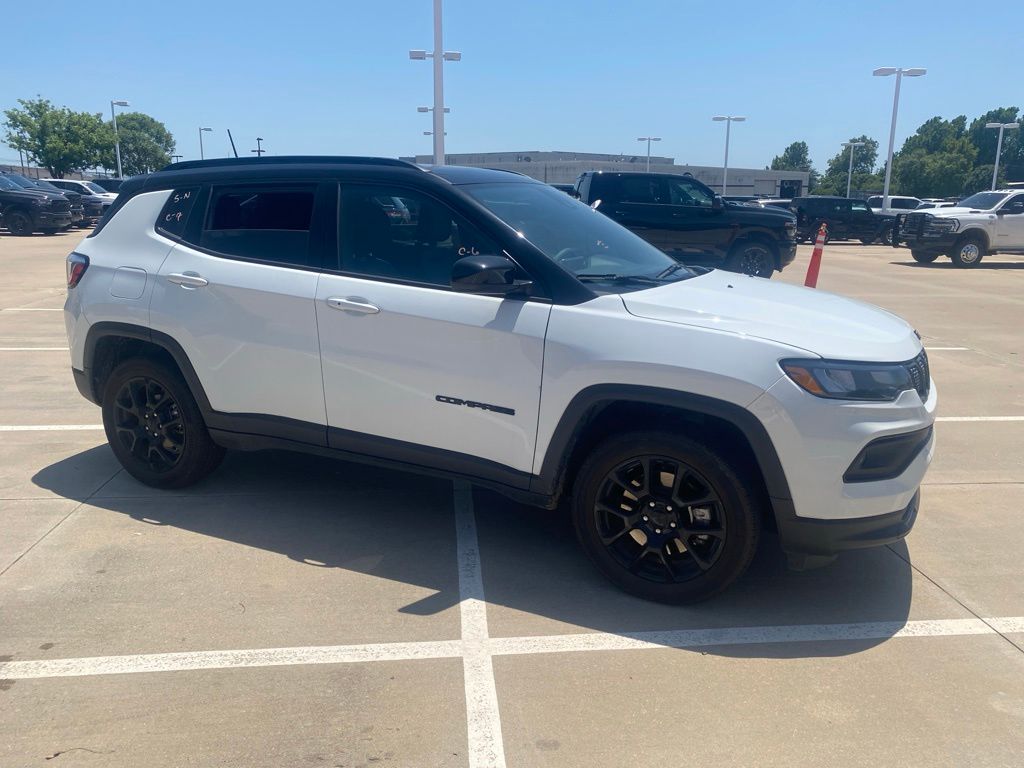 Bright White Clearcoat 2023 Jeep Compass SUV / Crossover Four-Wheel Drive 8-Speed Automatic