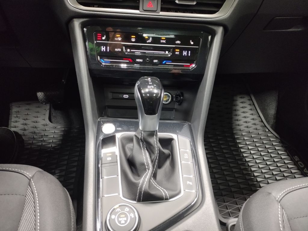 2025 Volkswagen Taos 1.5T SE Black