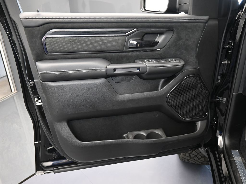 New 2026 Diamond Black Crystal Pearlcoat Ram RHO image 12