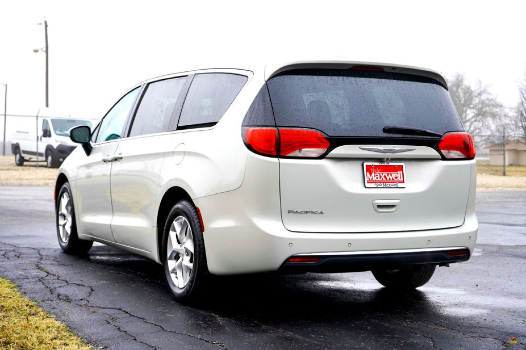 Used Car 2017 Chrysler Pacifica  Touring L For Sale Under $12,000 In Taylor, Texas