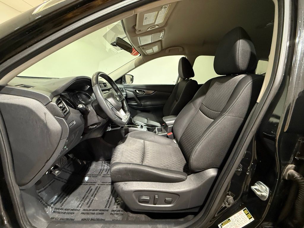 2017 Nissan Rogue SV 13