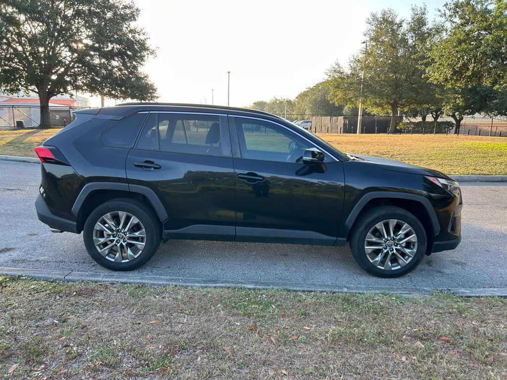2022 Toyota RAV4 XLE Premium 6