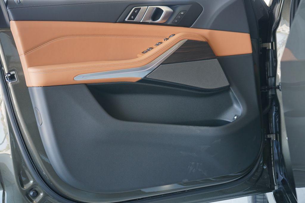 Thumbnail: 2026 BMW X5 - 11