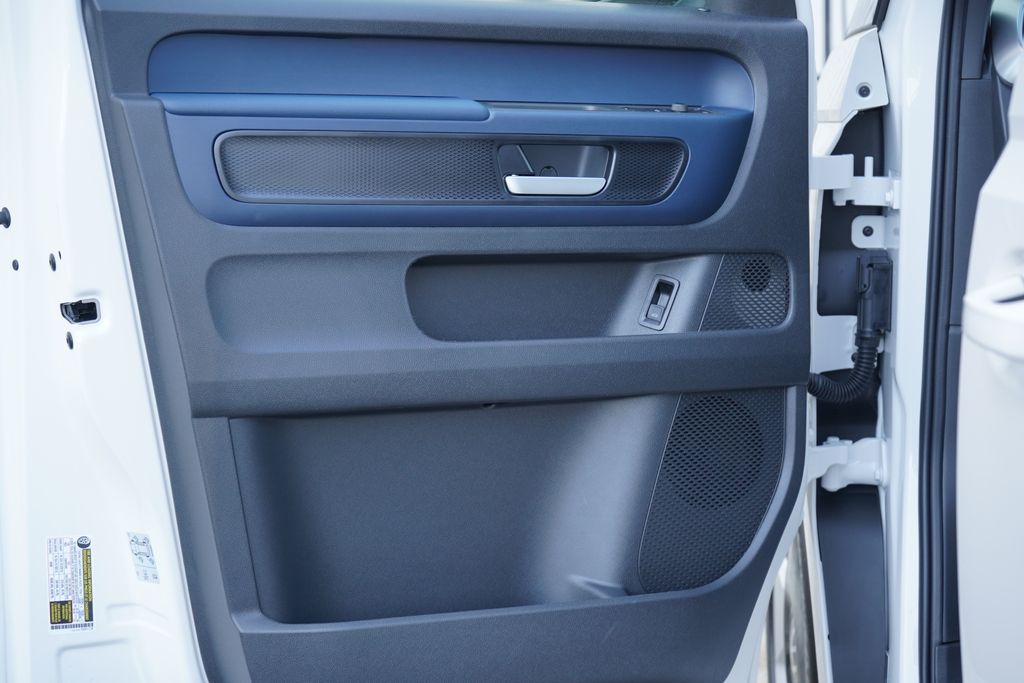 Thumbnail: 2025 Volkswagen ID.Buzz - 19