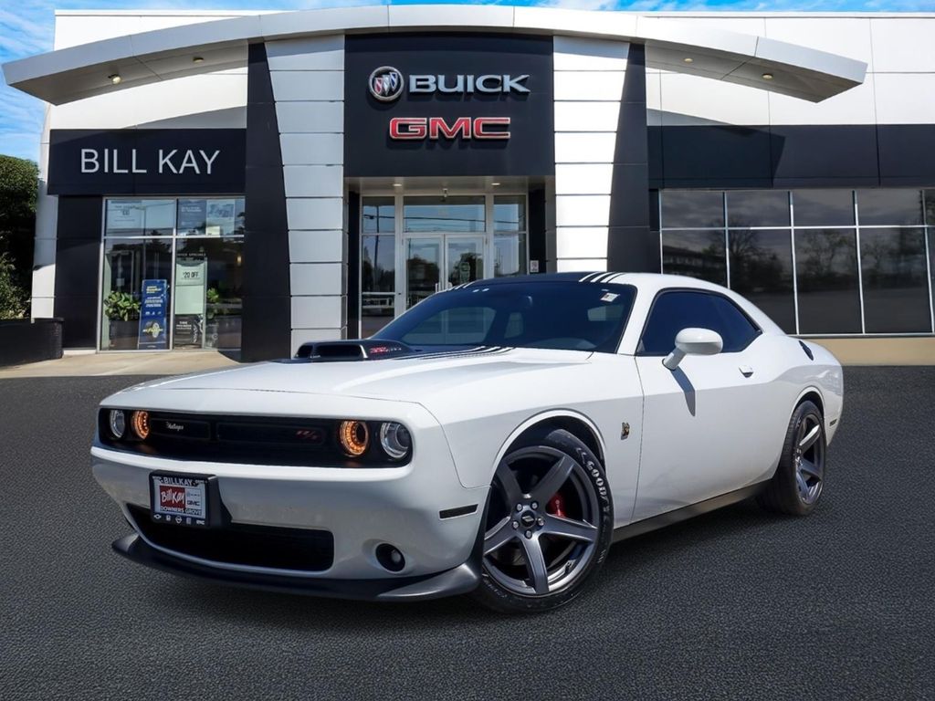 White Knuckle Clearcoat 2018 Dodge Challenger R/T Scat Pack RWD Coupe Rear-Wheel Drive 8-Speed Automatic