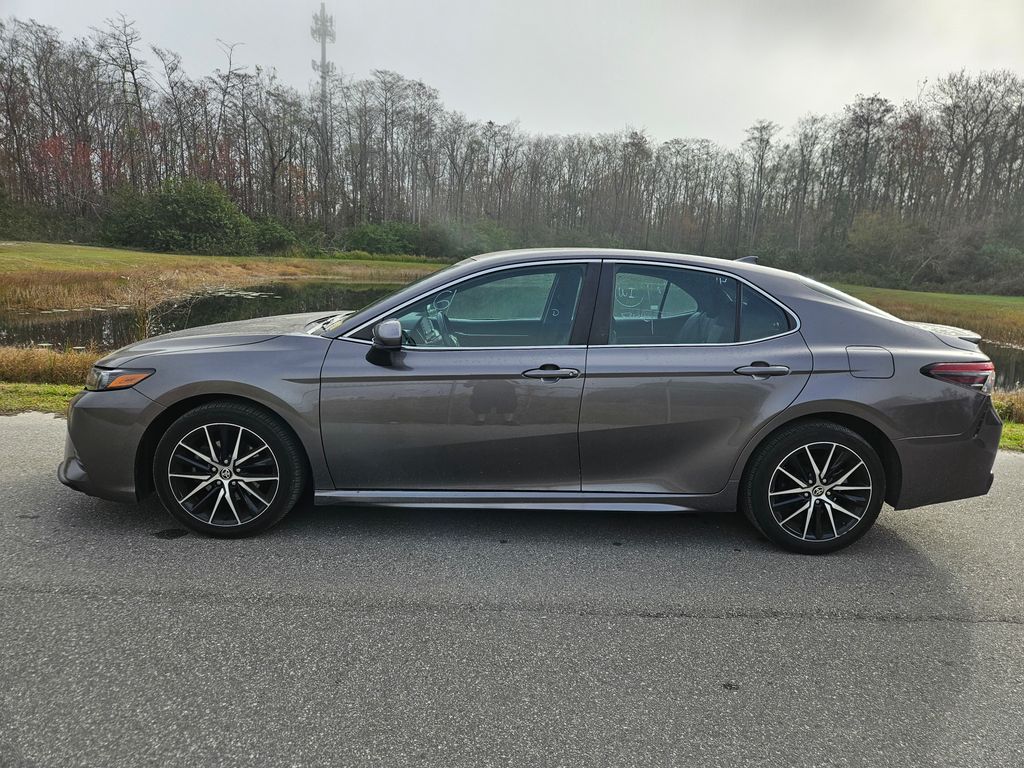 2021 Toyota Camry SE 2