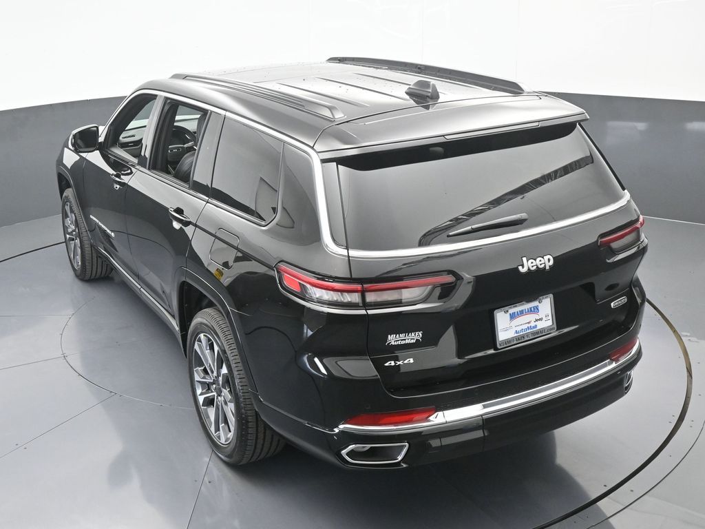 New 2025 Diamond Black Crystal Pearlcoat Jeep Overland image 47