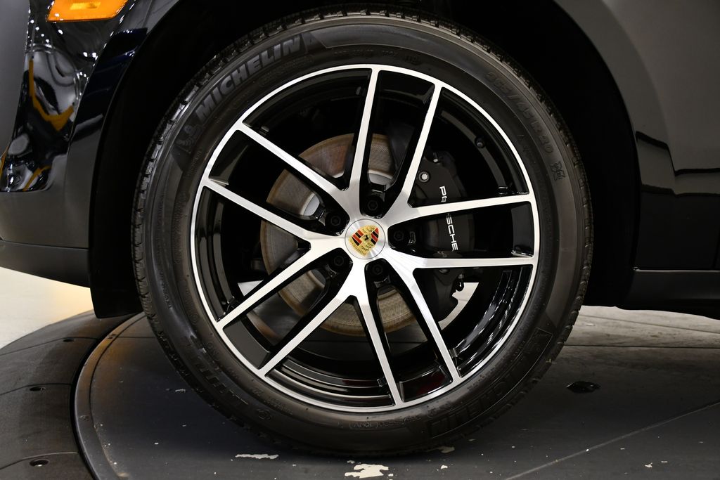 Thumbnail: 2025 Porsche Macan - 16