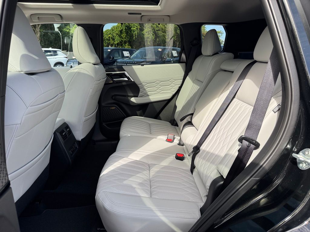 New 2025 Mitsubishi Outlander SUV