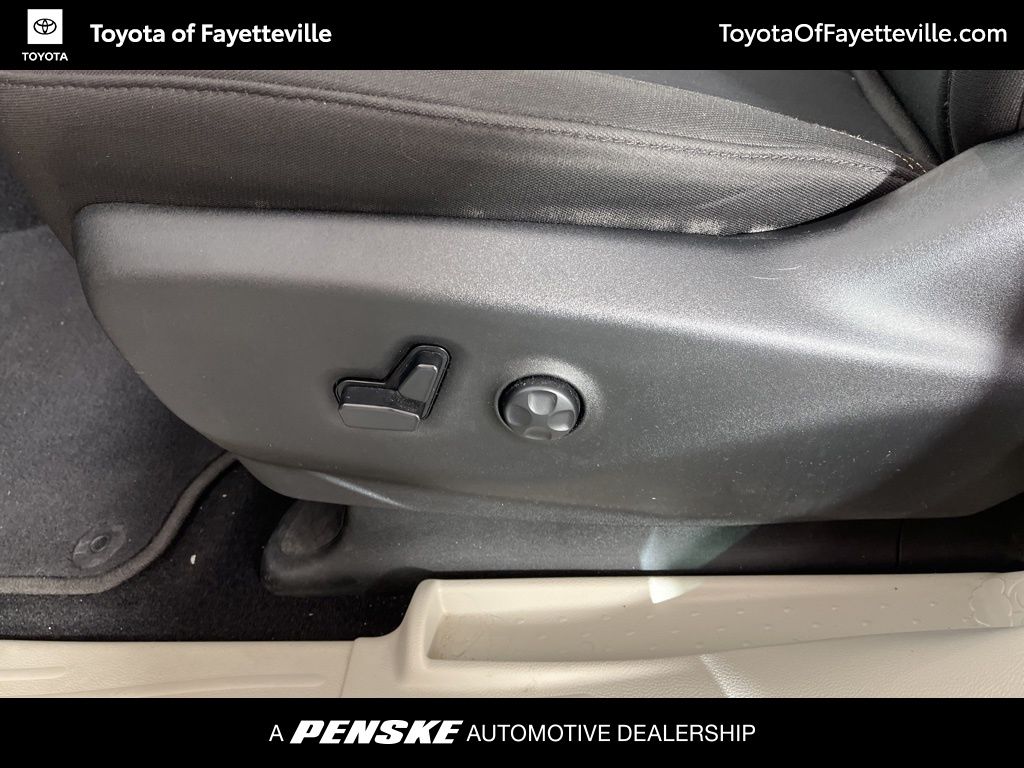 Thumbnail: 2018 Chrysler Pacifica - 25