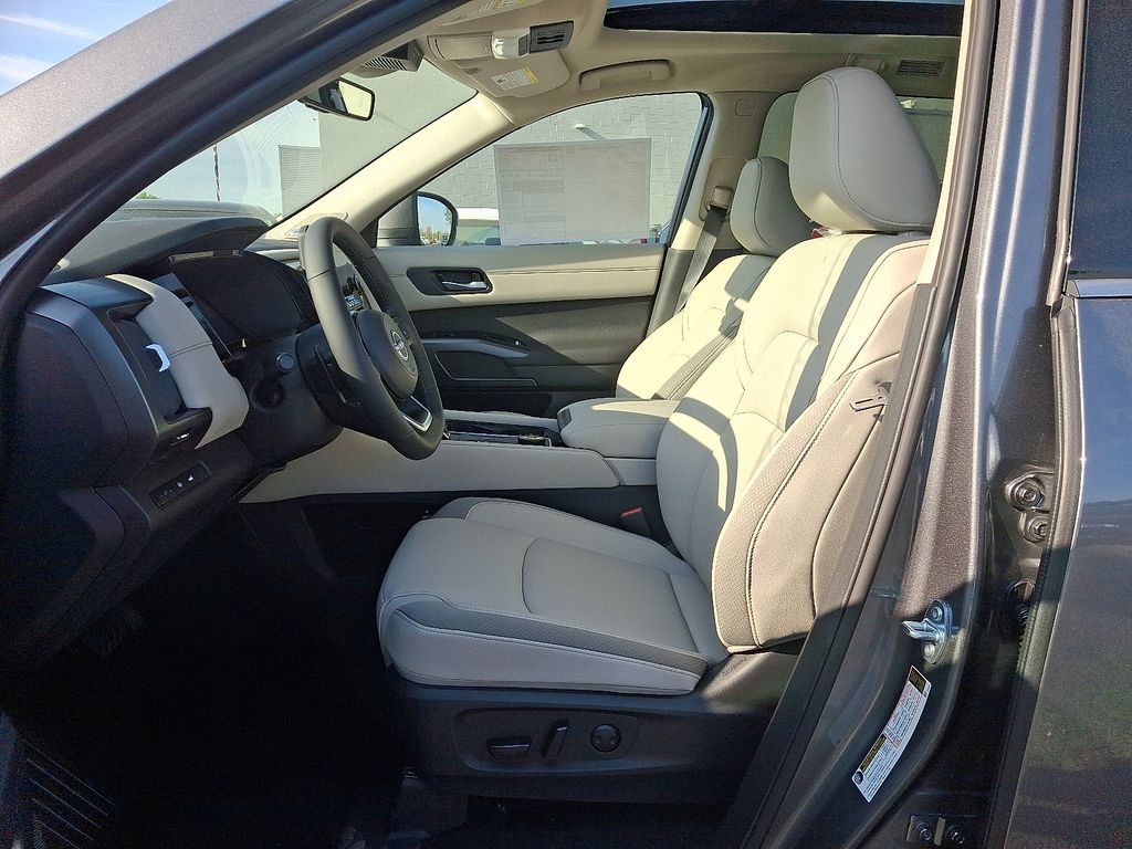 2025 Nissan Pathfinder SL 6