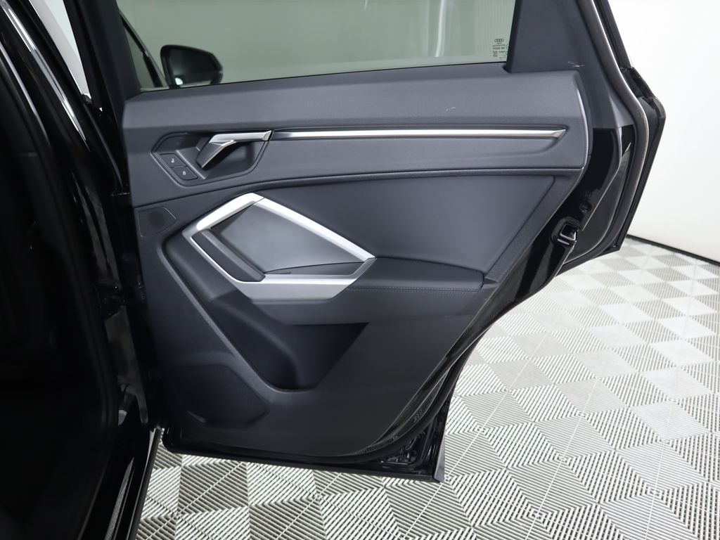Thumbnail: 2024 Audi Q3 - 27