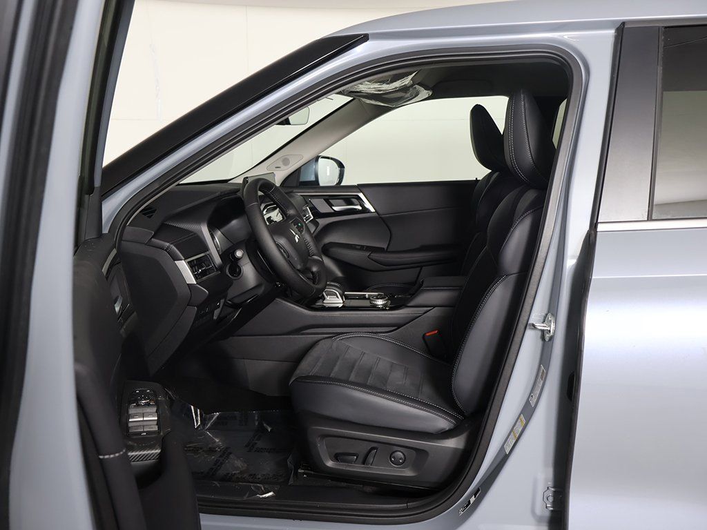 New 2026 Gray Mitsubishi SE image 31