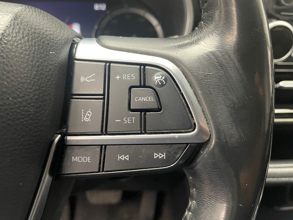 Thumbnail: 2020 Toyota Highlander - 23