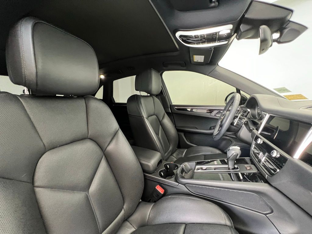 Thumbnail: 2023 Porsche Macan - 18