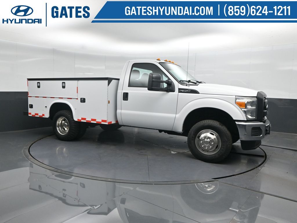 Oxford White 2016 Ford F-350 Super Duty Chassis XL DRW 4WD Pickup Truck Four-Wheel Drive 6-Speed Automatic