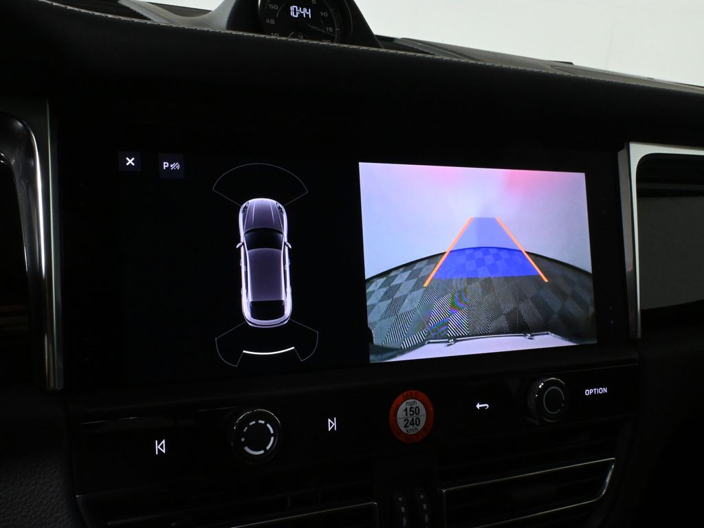 Thumbnail: 2025 Porsche Macan - 30