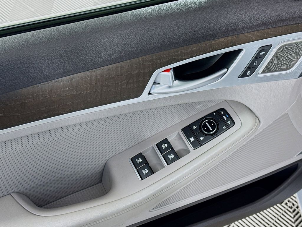 Thumbnail: 2018 Genesis G80 - 18