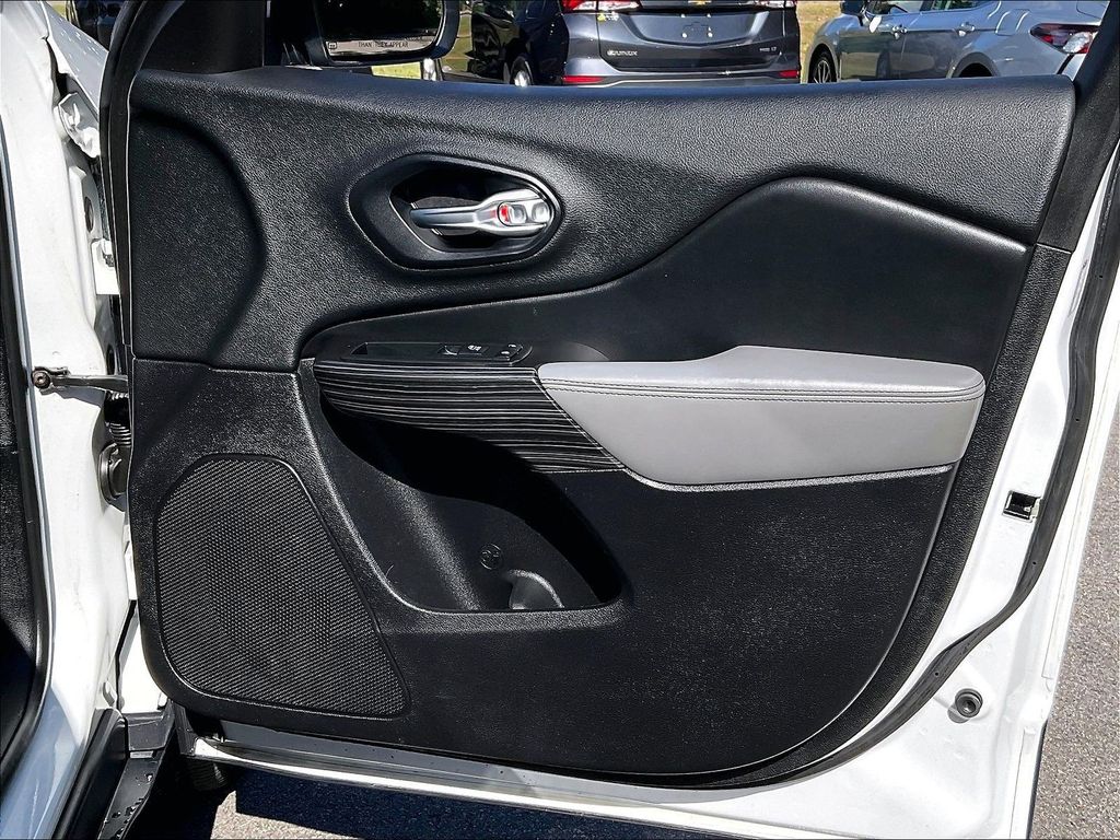 2014 Jeep Cherokee — photo 26