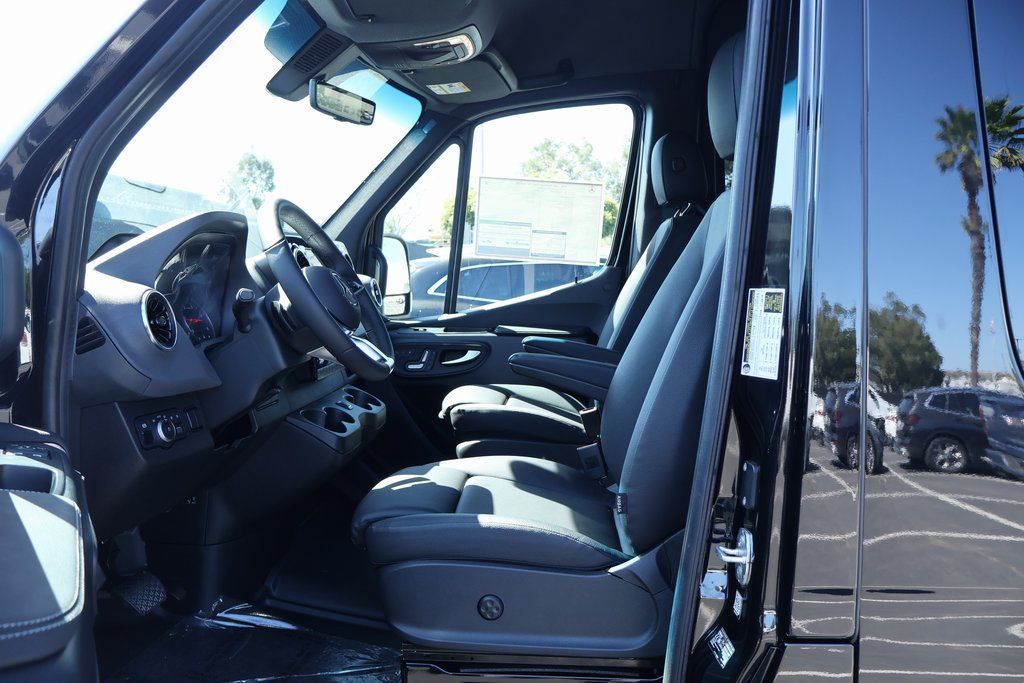 Thumbnail: 2026 Mercedes-Benz Sprinter - 6