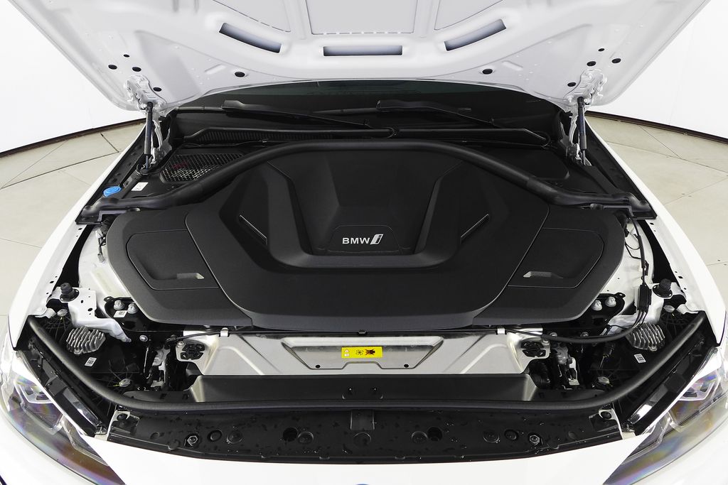 Thumbnail: 2023 BMW i4 - 6