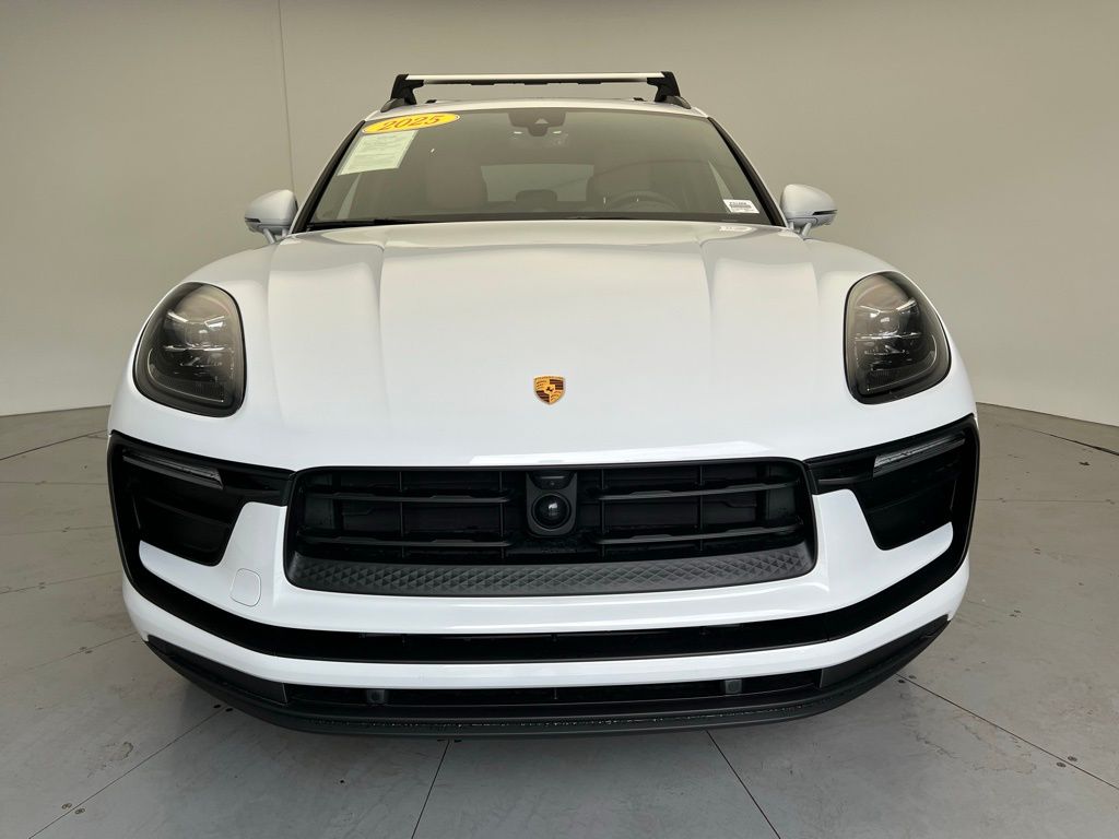 2025 Porsche Macan  25