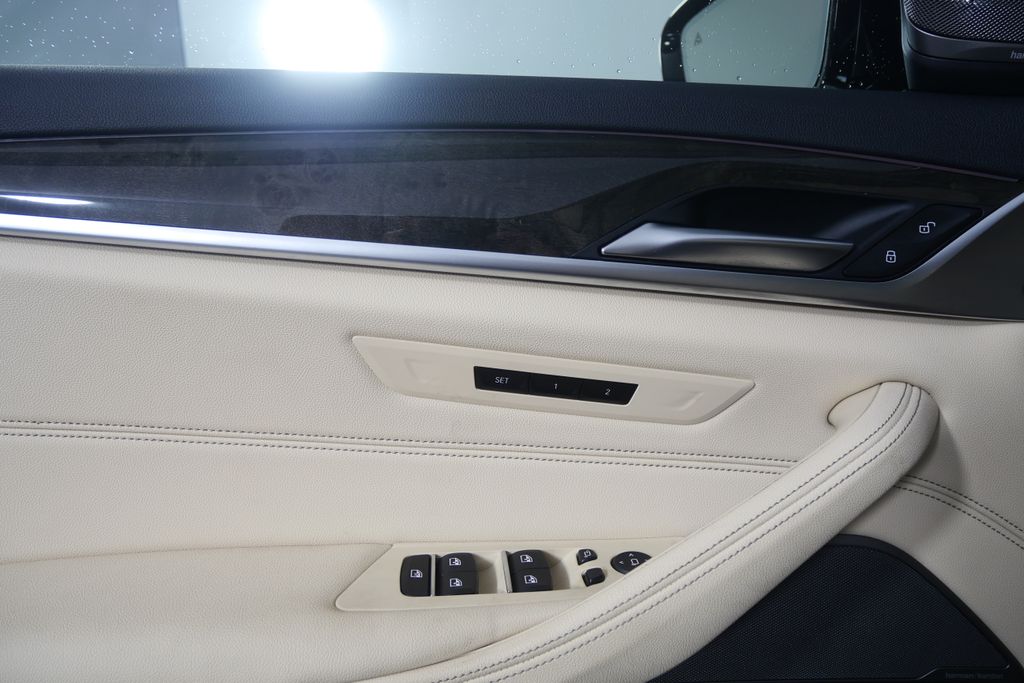 Thumbnail: 2023 BMW 5 Series - 8