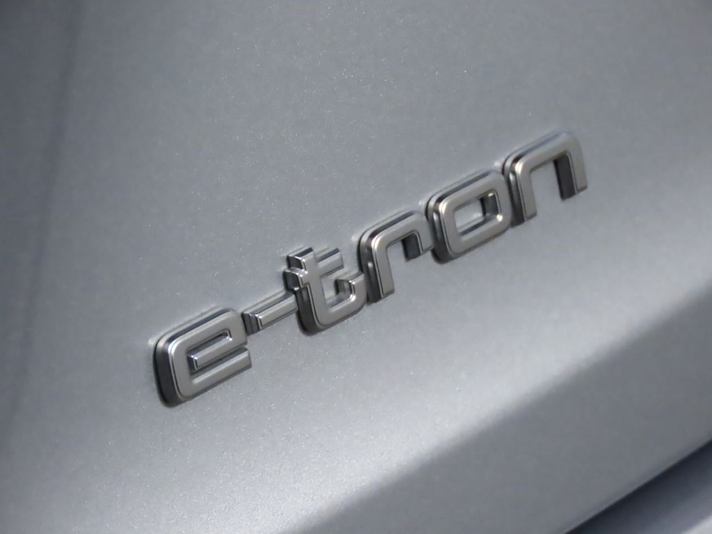 Thumbnail: 2022 Audi e-tron GT - 9