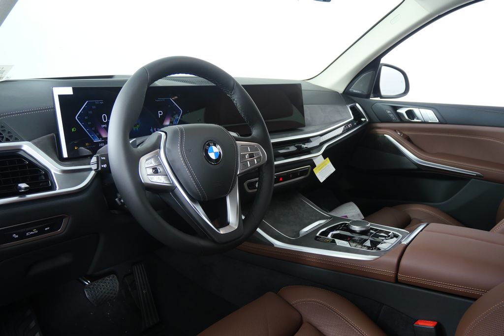 Thumbnail: 2026 BMW X7 - 13