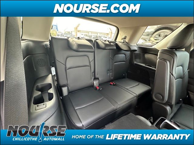 2025 Nissan Pathfinder SL photo
