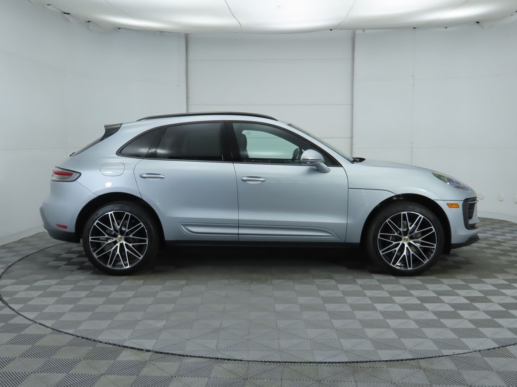 Thumbnail: 2025 Porsche Macan - 8