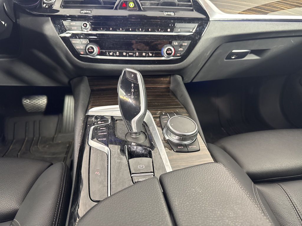 Thumbnail: 2023 BMW 5 Series - 18