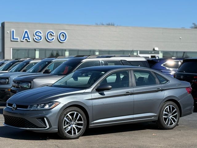 Gray 2025 Volkswagen Jetta SE FWD Sedan Front-Wheel Drive 8-Speed Automatic