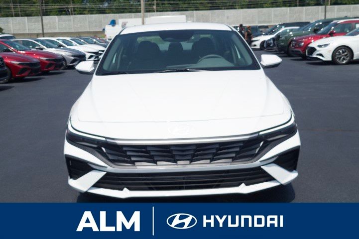 New 2026 White Hyundai SE image 3