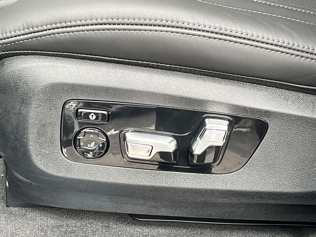 Thumbnail: 2026 BMW X7 - 12